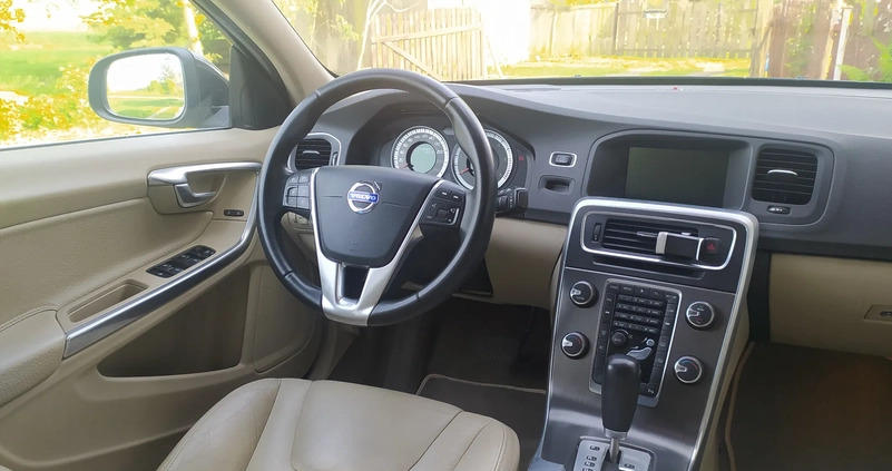 Volvo S60 cena 39900 przebieg: 155000, rok produkcji 2011 z Warszawa małe 137